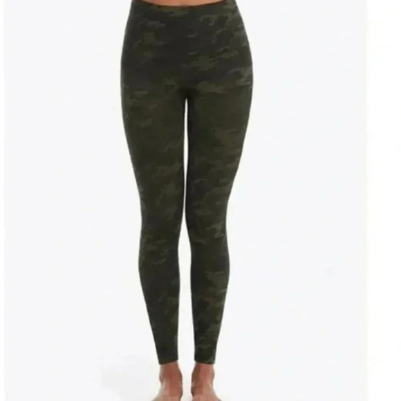 Spanx Look At Me Now Seamless Leggings Camo Camouflage Green Black Size Medium - Picture 1 of 7